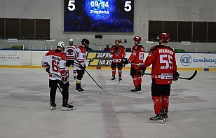 «Пинские ястребы» сыграли против воспитанников местной хоккейной школы