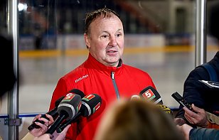 Михаил Захаров вернулся на лед – наставник сборной Беларуси дебютировал в чемпионате Минска