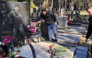 Хоккеисты и тренерский штаб «Юности» посетили Мемориал Руслана Салея