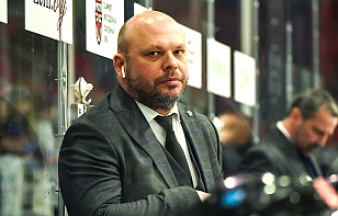 Евгений Летов: давно было видно, что Надар Фролов горит желанием заросить, но все никак шайба не залетала. Да, у него ранее отменили один гол – молодец, рады за него