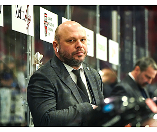 Евгений Летов: давно было видно, что Надар Фролов горит желанием заросить, но все никак шайба не залетала. Да, у него ранее отменили один гол – молодец, рады за него