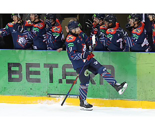 Михаил Стефанович – о шайбе в шестом матче полуфинала: такие вещи приходят в моменте. Думаю, немного воодушевил команду – все сразу загорелись