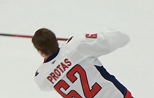 #ВидеоДня. Круг новичка Ильи Протаса – белорус дебютирует в НХЛ!