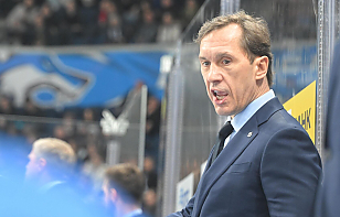 Вячеслав Козлов: хочу поздравить Дмитрия Вячеславовича. Он преодолел отметку в 1000 матчей, ну а нам в матче с минским «Динамо» надо абстрагироваться от этого