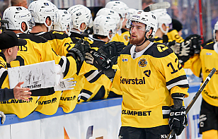 Александр Скоренов забросил первую шайбу в сезоне