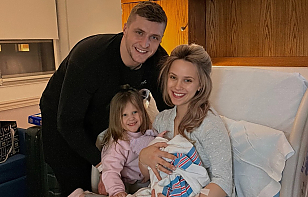 Алексей Протас: для меня не проблема поменять подгузники или встать ночью, чтобы успокоить проснувшегося ребенка