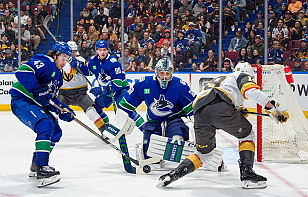 «Ванкувер» уступил «Вегасу», Никита Толопило вышел на площадку в третьем периоде