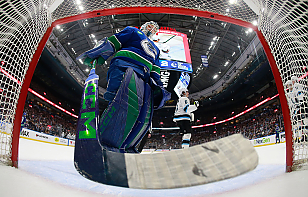 «Ванкувер» проиграл «Эдмонтону» в заключительном матче сезона, Никита Толопило провел встречу в роли бэкапа