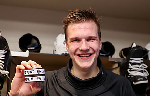 Илья Протас открыл счет очкам и голам в АХЛ и признан второй звездой матча