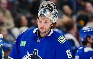 «Ванкувер» по буллитам уступил «Торонто», Никита Толопило признан второй звездой матча