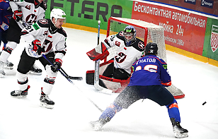 «Неман» дважды забросил в третьем периоде и обыграл «Локомотив». Михаил Карнаухов оформил шатаут