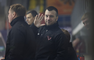 Михаил Климин: наиграли больше, чем на три гола, как и вчера – больше, чем на один. Уперлись в качество бросков, постоянно пытались улучшать позиции