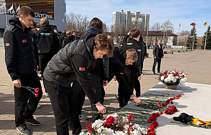 Тренерский штаб и хоккеисты «Динамо-Шинника» почтили память погибшей команды «Локомотив»