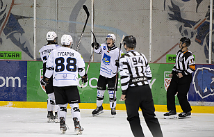 «Нефтехимик» разгромил «Медведей» и вышел в плей-офф высшей лиги