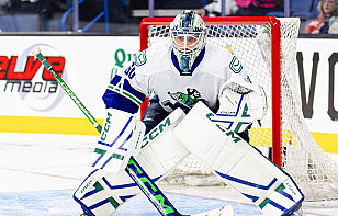 Никита Толопило: хочется, чтобы родители приехали сюда и прочувствовали атмосферу, которая царит в Канаде на хоккейных матчах