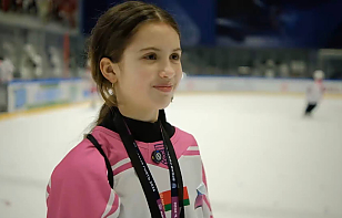 Нелли Козлова: советую всем девчонкам начинать заниматься хоккеем, чтобы приехать и почувствовать эту атмосферу