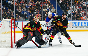 «Ванкувер» всухую проиграл «Эдмонтону», Никита Толопило оформил 29 сейвов