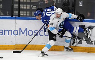 Минское «Динамо» в Москве вырвало победу во втором овертайме и сократило отставание в серии, проведя самый долгий матч за время выступления в КХЛ