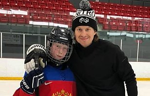 Михаил Грабовский тренирует молодых хоккеистов