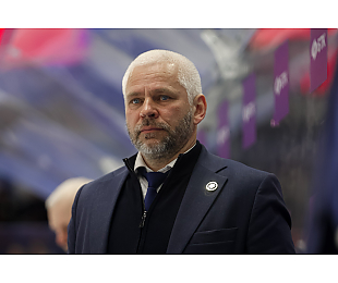 Дмитрий Саяпин: где-то с конца второго периода перешли на три звена. Как и соперник, в принципе. Все одинаково, поэтому здесь уже кто кого переборет