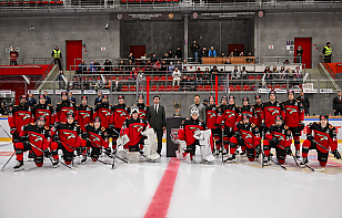 Белорусы Степан Степанов и Роман Ламан получили Кубок победителя Золотого дивизиона Востока в составе «Омских ястребов»