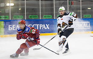 «Шахтер» открыл счет в матче с «Юностью», но пропустил три шайбы и не смог отыграться. Вячеслав Литовченко набрал 3 балла