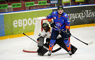 «Локомотив» отыгрался с 0:2 и уверенно забрал победу у «Лиды»