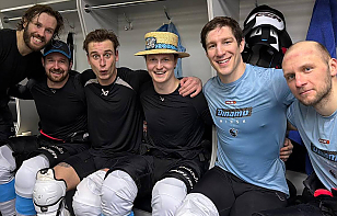 Провели ударный второй период и выиграли | Победная раздевалка минского «Динамо» после игры с «Торпедо»