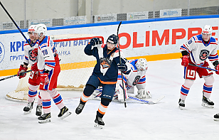 Алексей Фурса набрал три очка в своем 200-м матче в ВХЛ, Александр Когалев отметился голевой передачей