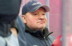 Юрий Файков: у нас сейчас сложная обстановка: мы отдали много хоккеистов в первую команду и вынуждены играть практически юниорским составом