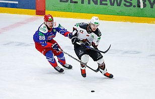 «Славутич» забросил трижды за 6 минут в конце третьего периода, совершил камбэк с 0:2 и вышел вперед в серии с «Шахтером» в полуфинале Кубка Президента