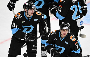 Смит Энас – лучший бомбардир регулярного чемпионата КХЛ 2025/26, а его тройка с Виталием Пинчуком и Алексом Лиможем – самая результативная