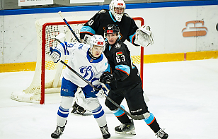 «Динамо-Шинник» одержал вторую победу над московскими динамовцами и вышел вперед в серии 1/8 финала Кубка Гагарина, Евгений Прохоров оформил шатаут