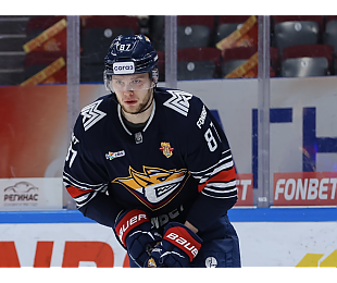 Данила Паливко забросил победную шайбу и подрался с Евгением Грачевым в матче «Металлурга» и «Амура» 