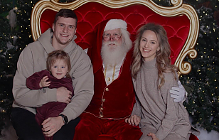 Алексей Протас: я и сейчас верю в Деда Мороза. Верю в чудеса, которые случаются на Новый год. Есть ведь какая-то такая магия