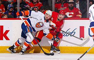 Егор Шарангович открыл счет и помог «Калгари» одолеть «Айлендерс»