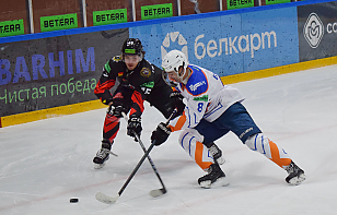 Хет-трик Данилы Гапеева помог «Авиатору» одержать вторую победу над «Локомотивом»