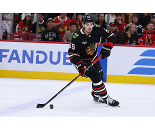 Артем Левшунов заработал ассист, но это не спасло «Чикаго» от разгромного поражения в игре с «Анахаймом»