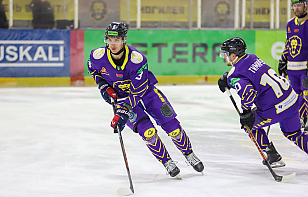 Денис Сергушкин: очень много допускали ошибок во втором периоде. Соперник перехватил инициативу и наказывал нас