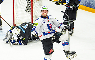 Виктор Бовбель: я привык биться до конца за любую шайбу, готов работать и в атаке, и в защите