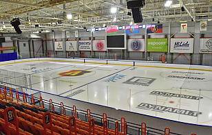 В лидском ледовом дворце установили канадскую площадку