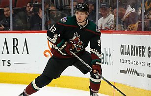 Владислав Колячонок попался на силовой прием и досрочно завершил свой первый матч в нынешнем сезоне НХЛ
