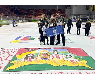 В Ледовом дворце Могилева состоялся конкурс рисунков на льду «Мир начинается с семьи»