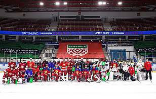 Безумный вечер на «Чижовка-Арене». Роман Ротенберг, Андрей Костицын и Олег Антоненко провели мастер-класс для участников международного турнира «В основании будущего»