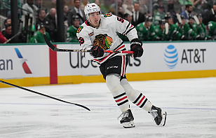 «Чикаго» по буллитам переиграл «Даллас». Артем Левшунов отметился голевой передачей