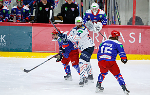 «Металлург» открыл счет в матче, но «Славутич» забросил 3 шайбы и одержал первую победу в финальной серии плей-офф Betera-Экстралиги