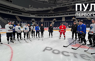 «Да я готов здесь ночевать, лишь бы вы играли». Александр Лукашенко побывал на тренировке минского «Динамо»