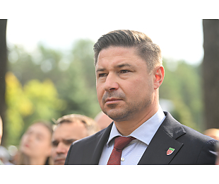 Председатель ФХБ Александр Богданович посетил церемонию открытия памятника трехкратному олимпийскому чемпиону Александру Медведю