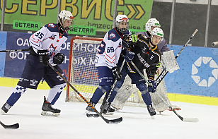 «Белсталь» в междунаодной паузе провела игровую тренировку с юниорской командой