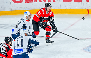 Шайба Владислава Кодолы помогла «Кузне» одолеть петербургское «Динамо»